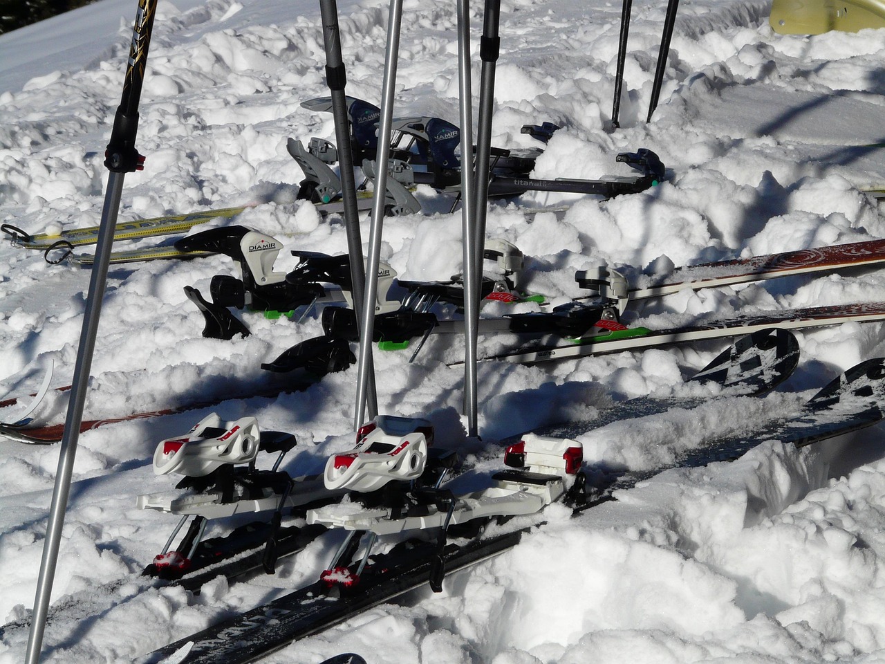 速降滑雪，挑战极限的冰雪之旅  速降滑雪