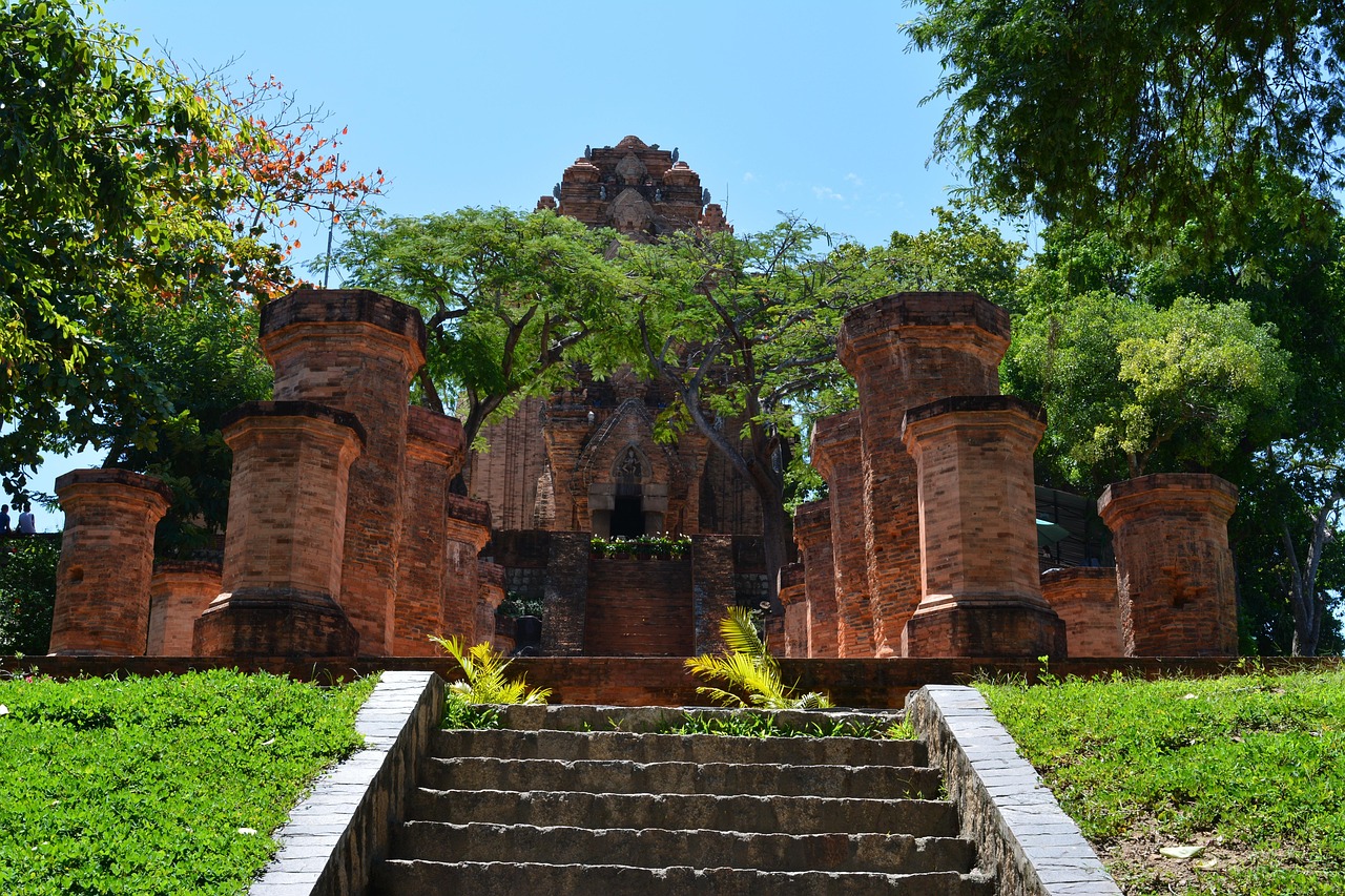 春节云南旅游攻略，体验多彩民俗，畅游自然美景  春节云南旅游